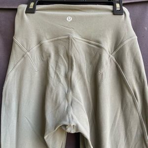 Lululemon Sage Cropped Leggings 23”. Size 6.